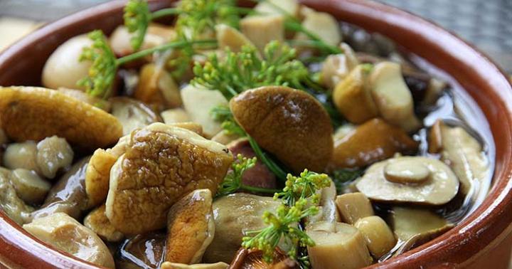 How to cook pickled porcini mushrooms Preparing and filling jars
